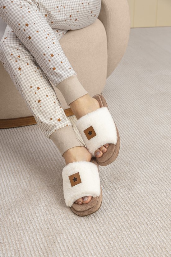 CHINELO SLIDE FEMININO PELUCIADO LUA ENCANTADA – FAMÍLIA BRILHA BRILHA