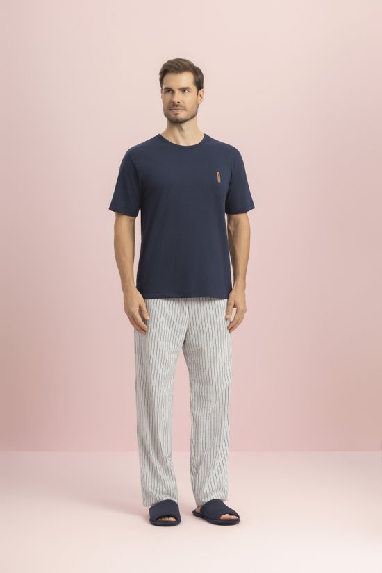 Pijama Masculino Adulto Manga Curta e Calça Pausa Lua Encantada